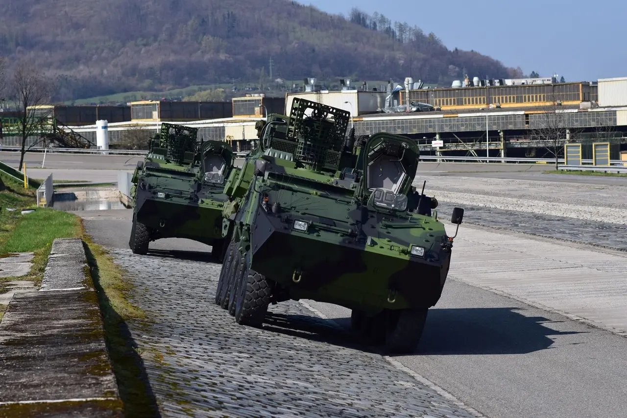 obrněná vozidla Pandur od TDV na polygonu v Tatra Trucks